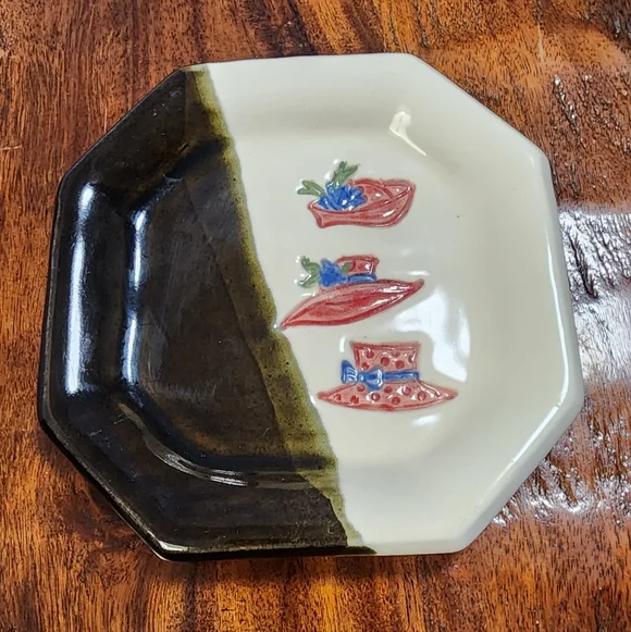 Octagonal Ceramic Plate with Red Hat Design - Picture 1 of 3